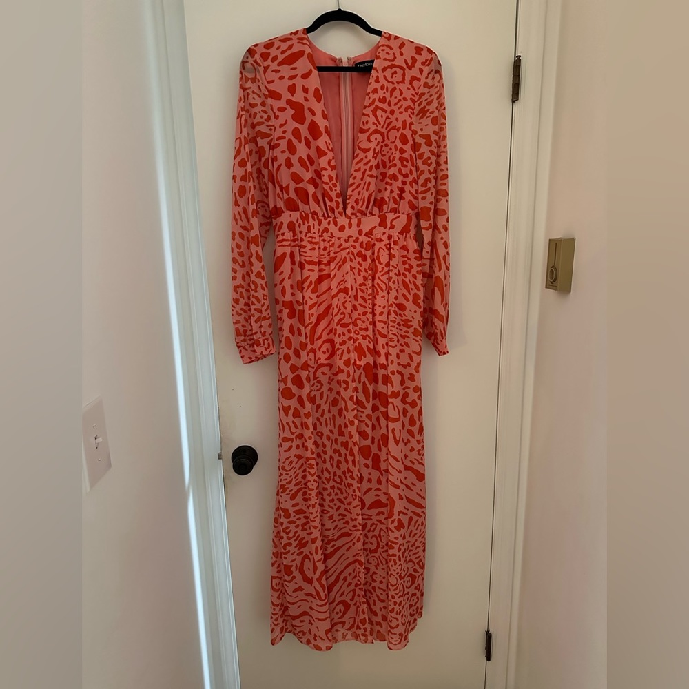 BEBE PRINTED DEEP V MAXI DRESS - Picture 8 of 8